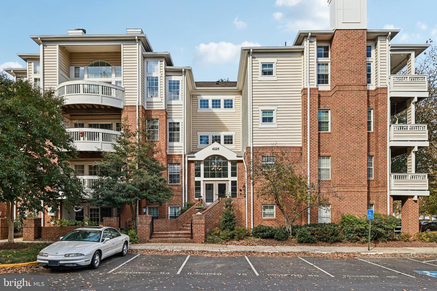 4225 MOZART BRIGADE LN #94, FAIRFAX, Virginia 22033, 3 Bedrooms Bedrooms, ,2 BathroomsBathrooms,Residential,For sale,4225 MOZART BRIGADE LN #94,VAFX2276470 MLS # VAFX2276470