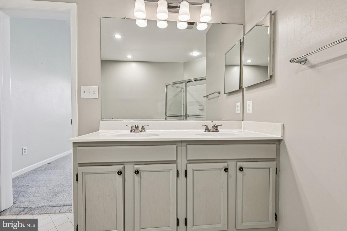 4225 MOZART BRIGADE LN #94, FAIRFAX, Virginia 22033, 3 Bedrooms Bedrooms, ,2 BathroomsBathrooms,Residential,For sale,4225 MOZART BRIGADE LN #94,VAFX2276470 MLS # VAFX2276470