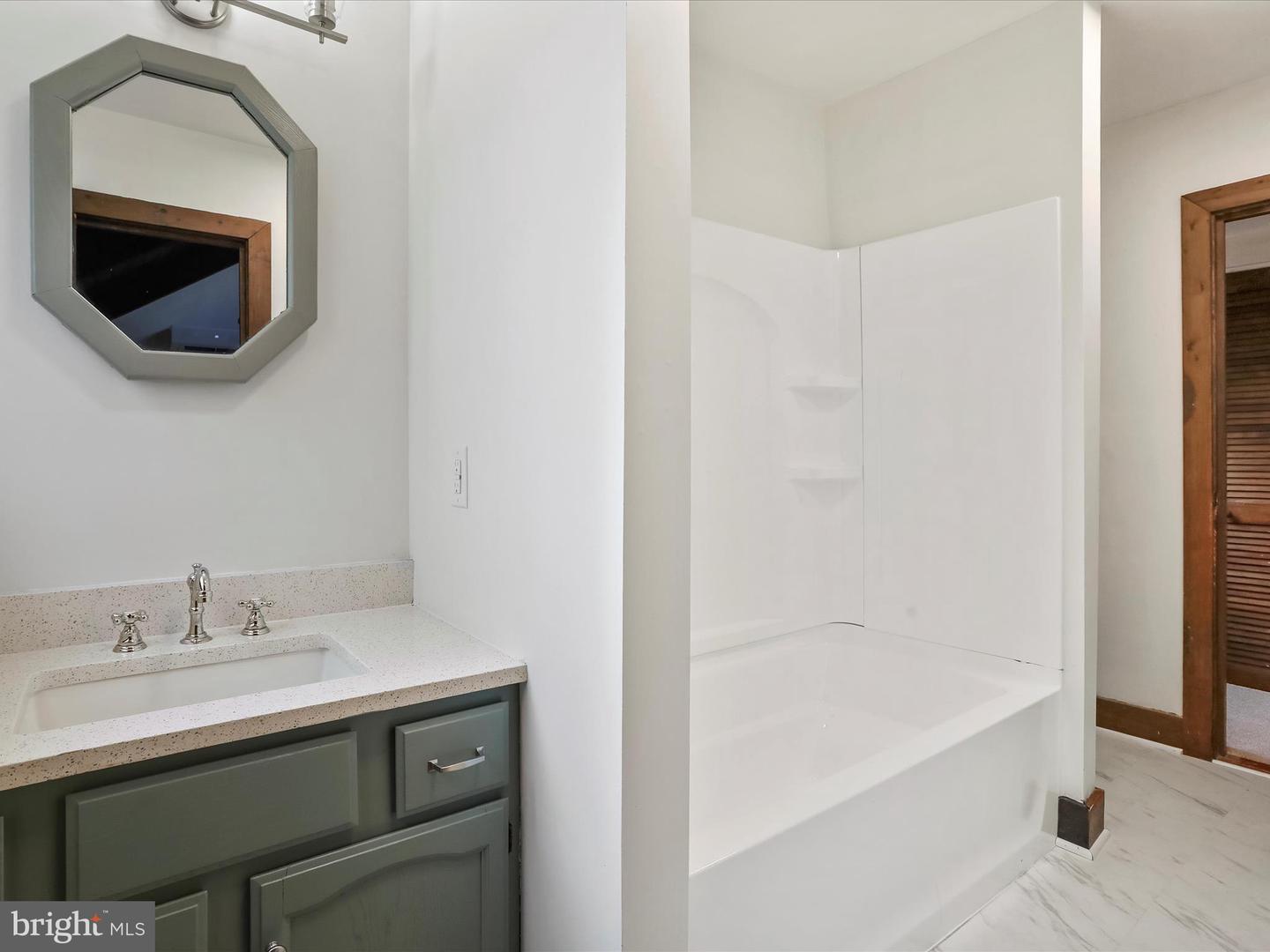 290 HICKORY LN, MOUNT JACKSON, Virginia 22842, 3 Bedrooms Bedrooms, ,1 BathroomBathrooms,Residential,For sale,290 HICKORY LN,VASH2012878 MLS # VASH2012878