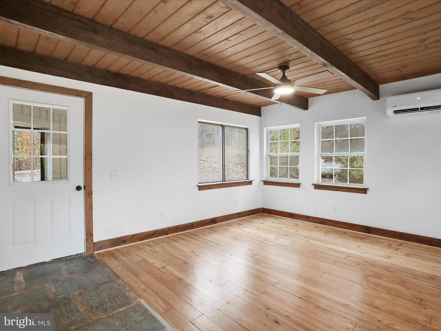 290 HICKORY LN, MOUNT JACKSON, Virginia 22842, 3 Bedrooms Bedrooms, ,1 BathroomBathrooms,Residential,For sale,290 HICKORY LN,VASH2012878 MLS # VASH2012878