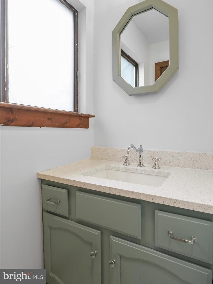 290 HICKORY LN, MOUNT JACKSON, Virginia 22842, 3 Bedrooms Bedrooms, ,1 BathroomBathrooms,Residential,For sale,290 HICKORY LN,VASH2012878 MLS # VASH2012878