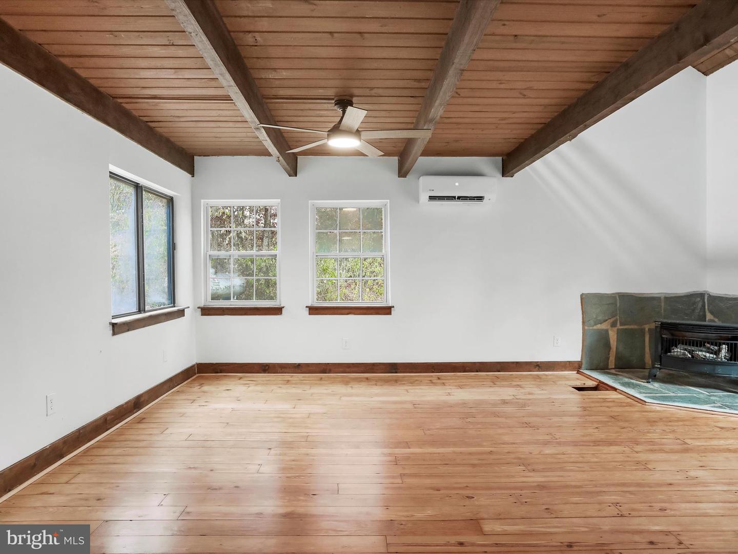 290 HICKORY LN, MOUNT JACKSON, Virginia 22842, 3 Bedrooms Bedrooms, ,1 BathroomBathrooms,Residential,For sale,290 HICKORY LN,VASH2012878 MLS # VASH2012878