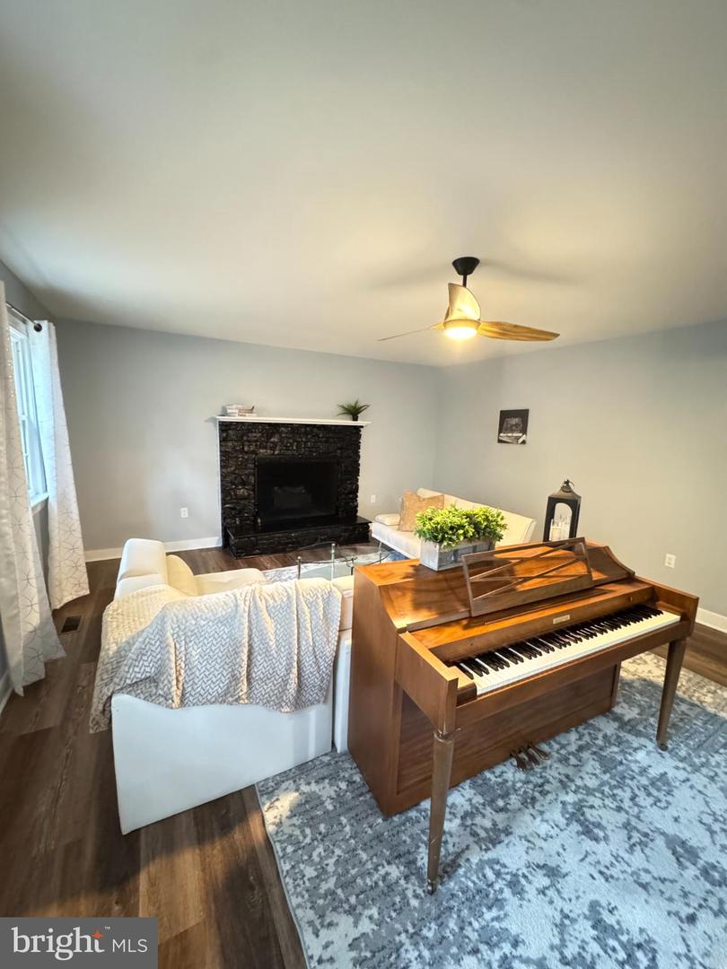 9901 GLASS RD, NORTH CHESTERFIELD, Virginia 23236, 4 Bedrooms Bedrooms, 12 Rooms Rooms,2 BathroomsBathrooms,Residential,For sale,9901 GLASS RD,VACF2001302 MLS # VACF2001302