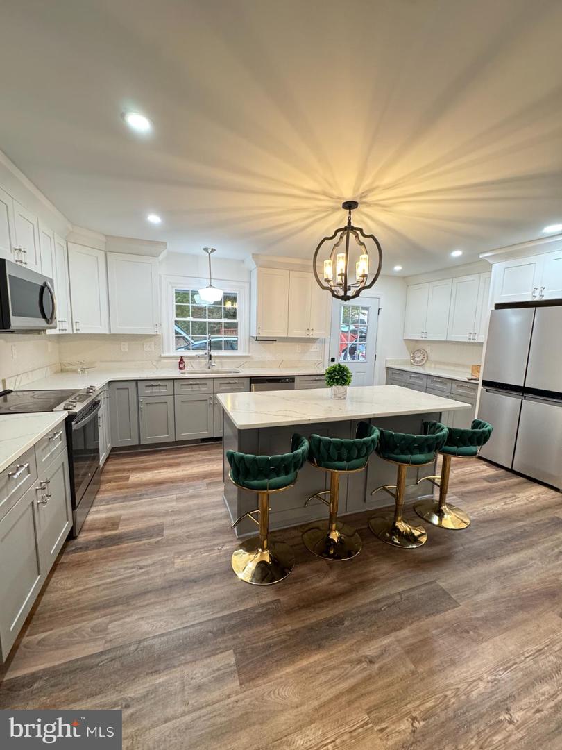 9901 GLASS RD, NORTH CHESTERFIELD, Virginia 23236, 4 Bedrooms Bedrooms, 12 Rooms Rooms,2 BathroomsBathrooms,Residential,For sale,9901 GLASS RD,VACF2001302 MLS # VACF2001302