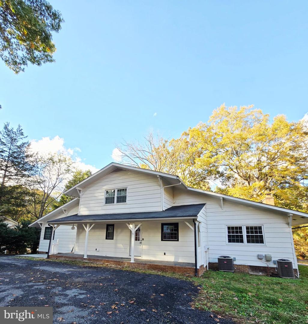 9901 GLASS RD, NORTH CHESTERFIELD, Virginia 23236, 4 Bedrooms Bedrooms, 12 Rooms Rooms,2 BathroomsBathrooms,Residential,For sale,9901 GLASS RD,VACF2001302 MLS # VACF2001302