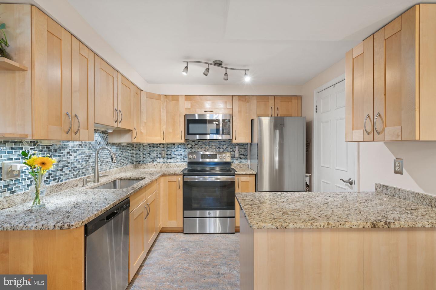 6111 ESSEX HOUSE SQ #B, ALEXANDRIA, Virginia 22310, 2 Bedrooms Bedrooms, 7 Rooms Rooms,1 BathroomBathrooms,Residential,For sale,6111 ESSEX HOUSE SQ #B,VAFX2276360 MLS # VAFX2276360 6111 ESSEX HOUSE SQ #B, ALEXANDRIA, Virginia 22310, 2 Bedrooms Bedrooms, 7 Rooms Rooms,1 BathroomBathrooms,Residential,For sale,6111 ESSEX HOUSE SQ #B,VAFX2276360 MLS # VAFX2276360