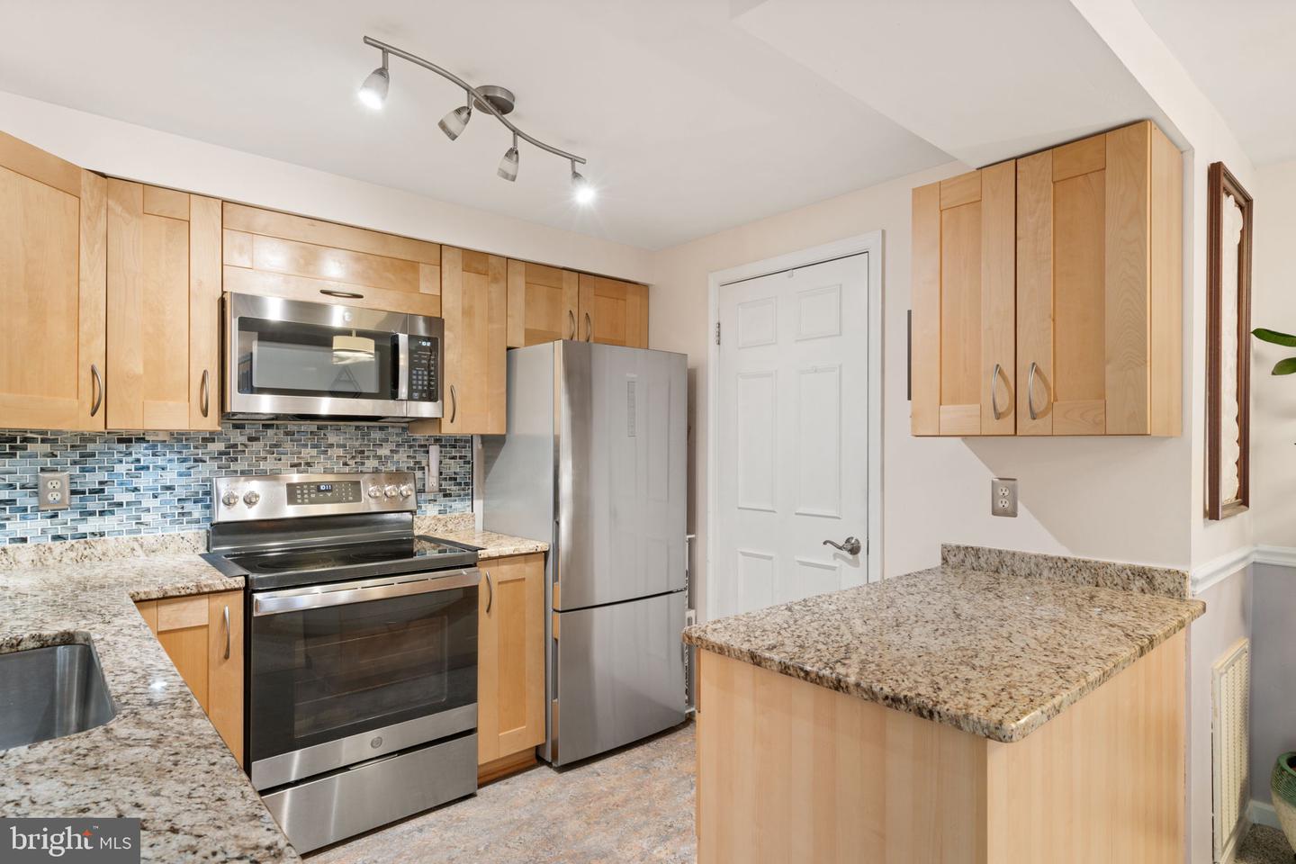 6111 ESSEX HOUSE SQ #B, ALEXANDRIA, Virginia 22310, 2 Bedrooms Bedrooms, 7 Rooms Rooms,1 BathroomBathrooms,Residential,For sale,6111 ESSEX HOUSE SQ #B,VAFX2276360 MLS # VAFX2276360 6111 ESSEX HOUSE SQ #B, ALEXANDRIA, Virginia 22310, 2 Bedrooms Bedrooms, 7 Rooms Rooms,1 BathroomBathrooms,Residential,For sale,6111 ESSEX HOUSE SQ #B,VAFX2276360 MLS # VAFX2276360