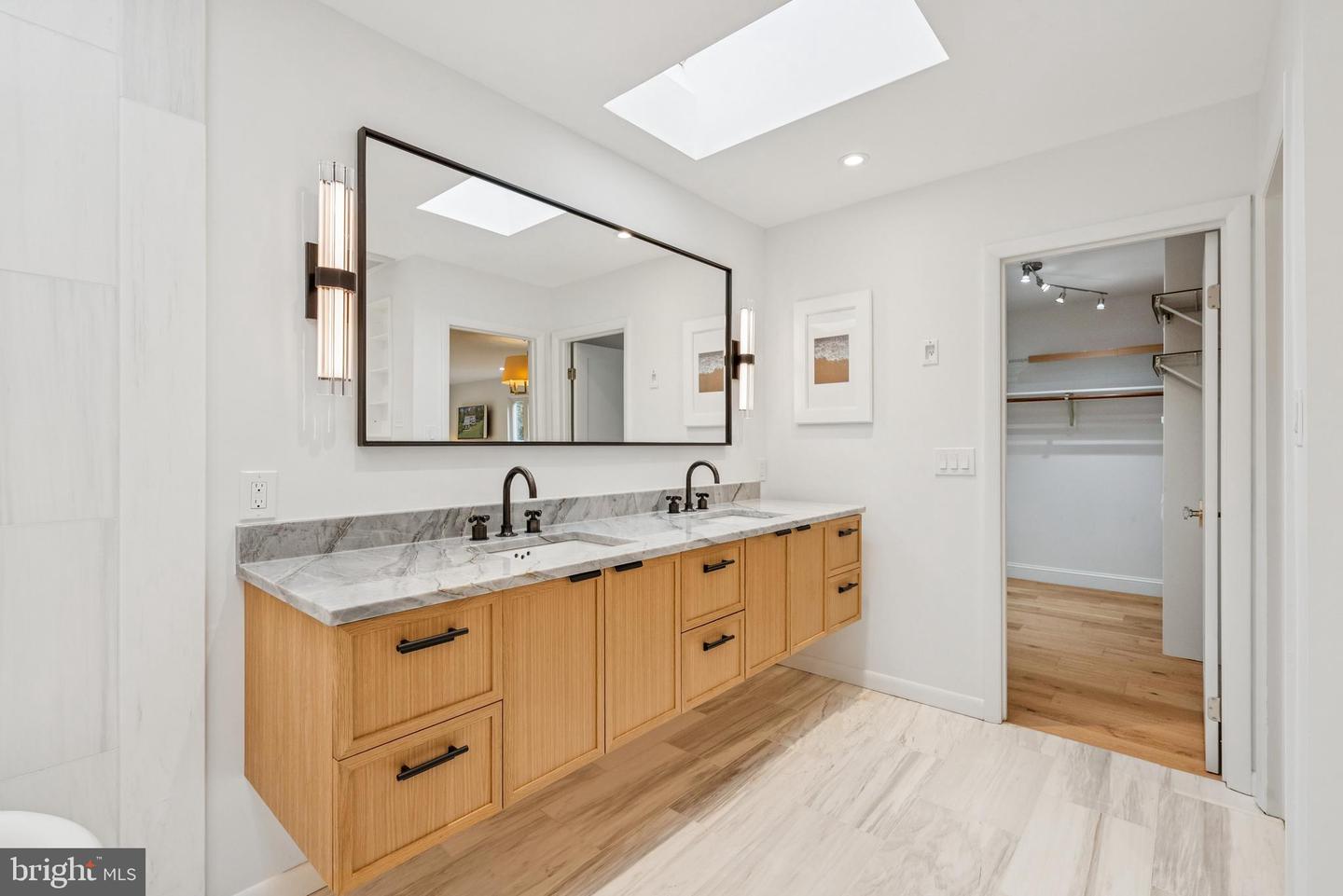 11000 OAKTON WOODS WAY, OAKTON, Virginia 22124, 4 Bedrooms Bedrooms, ,3 BathroomsBathrooms,Residential,For sale,11000 OAKTON WOODS WAY,VAFX2276392 MLS # VAFX2276392 11000 OAKTON WOODS WAY, OAKTON, Virginia 22124, 4 Bedrooms Bedrooms, ,3 BathroomsBathrooms,Residential,For sale,11000 OAKTON WOODS WAY,VAFX2276392 MLS # VAFX2276392