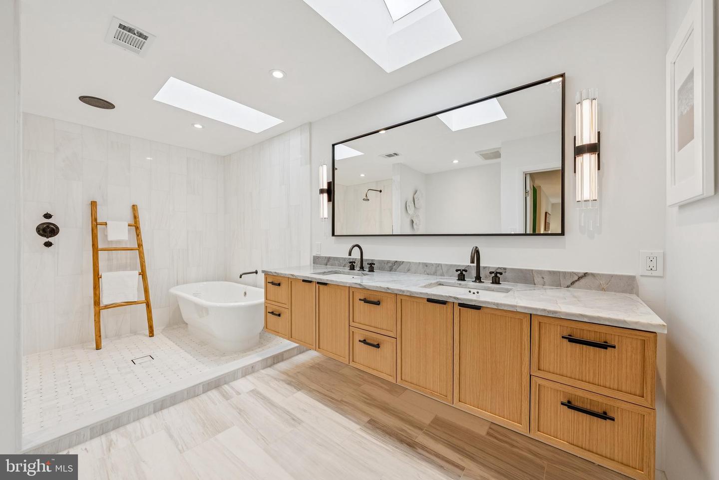 11000 OAKTON WOODS WAY, OAKTON, Virginia 22124, 4 Bedrooms Bedrooms, ,3 BathroomsBathrooms,Residential,For sale,11000 OAKTON WOODS WAY,VAFX2276392 MLS # VAFX2276392 11000 OAKTON WOODS WAY, OAKTON, Virginia 22124, 4 Bedrooms Bedrooms, ,3 BathroomsBathrooms,Residential,For sale,11000 OAKTON WOODS WAY,VAFX2276392 MLS # VAFX2276392