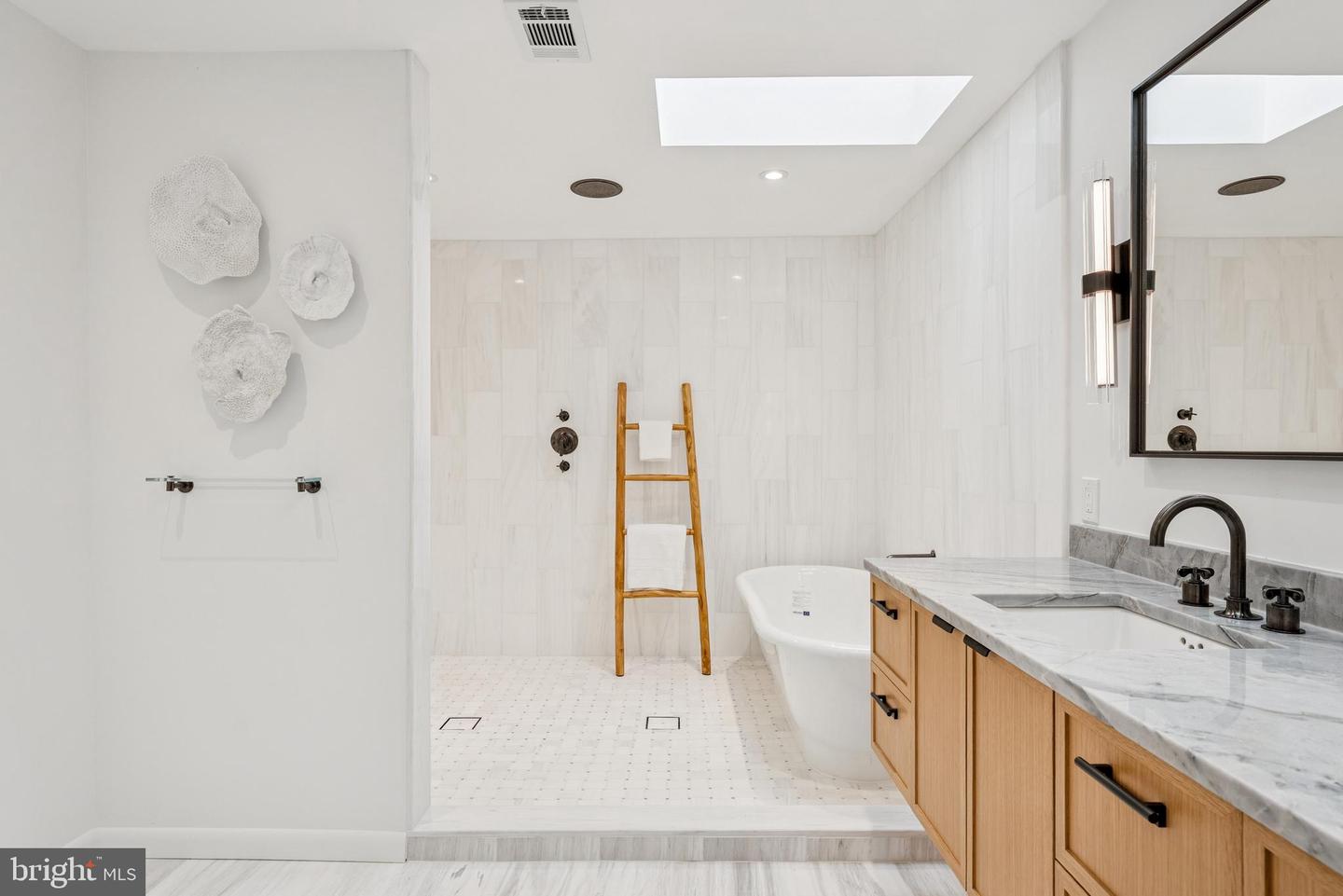 11000 OAKTON WOODS WAY, OAKTON, Virginia 22124, 4 Bedrooms Bedrooms, ,3 BathroomsBathrooms,Residential,For sale,11000 OAKTON WOODS WAY,VAFX2276392 MLS # VAFX2276392 11000 OAKTON WOODS WAY, OAKTON, Virginia 22124, 4 Bedrooms Bedrooms, ,3 BathroomsBathrooms,Residential,For sale,11000 OAKTON WOODS WAY,VAFX2276392 MLS # VAFX2276392