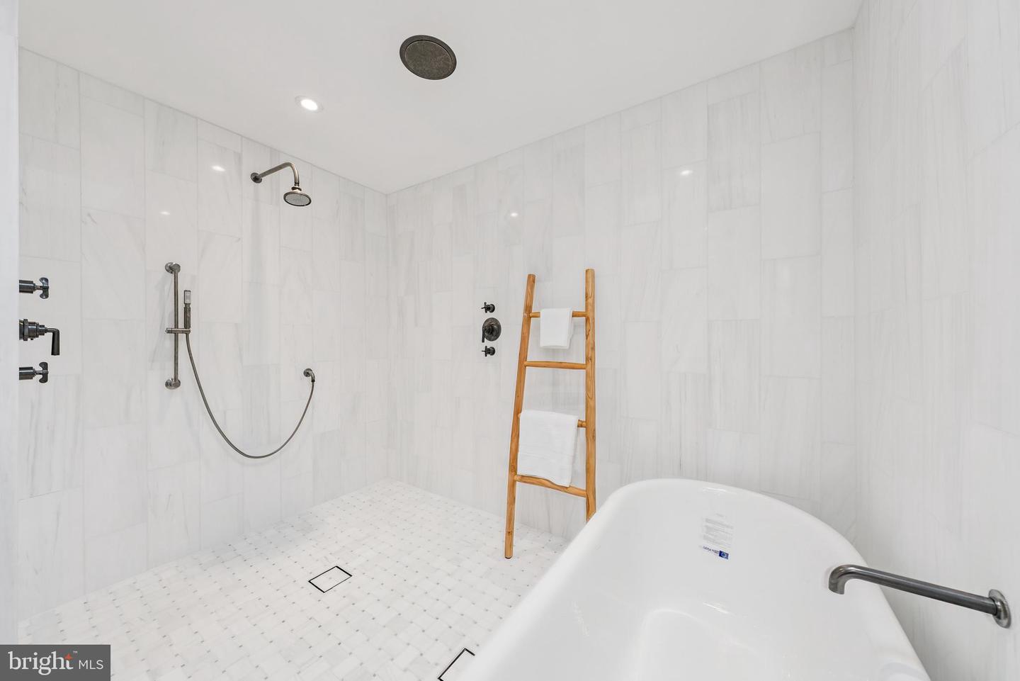 11000 OAKTON WOODS WAY, OAKTON, Virginia 22124, 4 Bedrooms Bedrooms, ,3 BathroomsBathrooms,Residential,For sale,11000 OAKTON WOODS WAY,VAFX2276392 MLS # VAFX2276392 11000 OAKTON WOODS WAY, OAKTON, Virginia 22124, 4 Bedrooms Bedrooms, ,3 BathroomsBathrooms,Residential,For sale,11000 OAKTON WOODS WAY,VAFX2276392 MLS # VAFX2276392