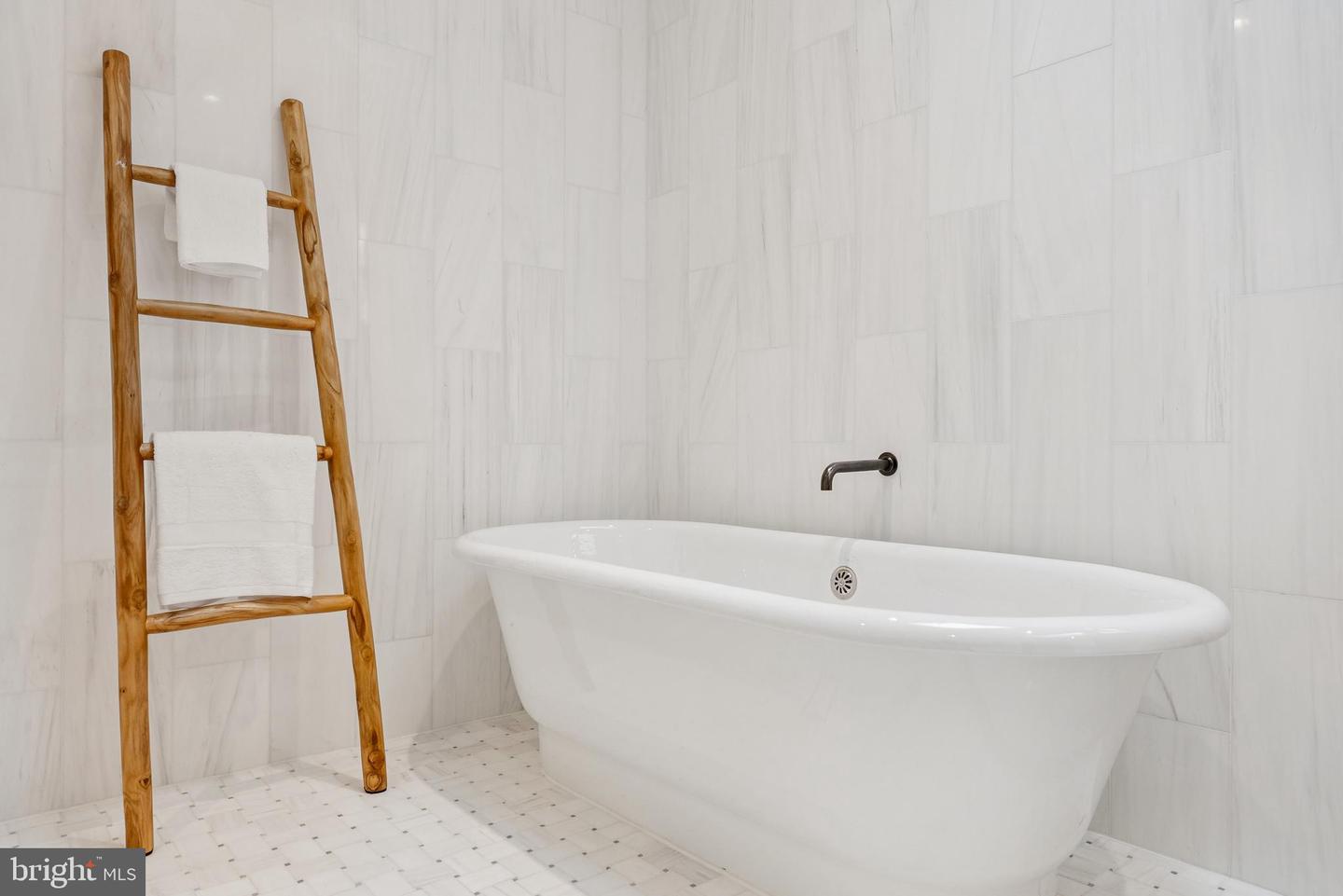 11000 OAKTON WOODS WAY, OAKTON, Virginia 22124, 4 Bedrooms Bedrooms, ,3 BathroomsBathrooms,Residential,For sale,11000 OAKTON WOODS WAY,VAFX2276392 MLS # VAFX2276392 11000 OAKTON WOODS WAY, OAKTON, Virginia 22124, 4 Bedrooms Bedrooms, ,3 BathroomsBathrooms,Residential,For sale,11000 OAKTON WOODS WAY,VAFX2276392 MLS # VAFX2276392