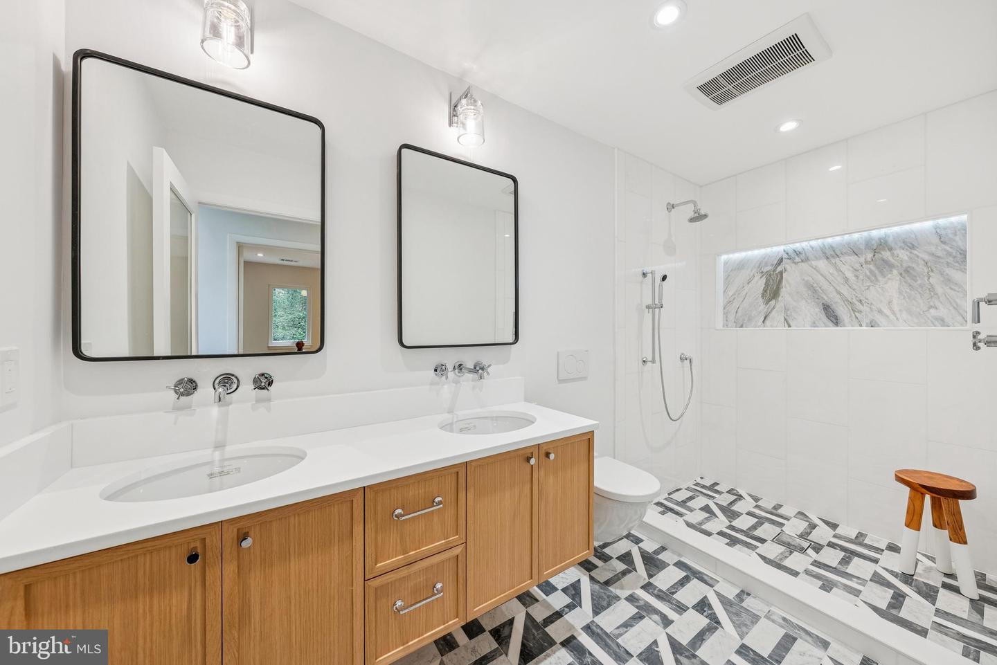 11000 OAKTON WOODS WAY, OAKTON, Virginia 22124, 4 Bedrooms Bedrooms, ,3 BathroomsBathrooms,Residential,For sale,11000 OAKTON WOODS WAY,VAFX2276392 MLS # VAFX2276392 11000 OAKTON WOODS WAY, OAKTON, Virginia 22124, 4 Bedrooms Bedrooms, ,3 BathroomsBathrooms,Residential,For sale,11000 OAKTON WOODS WAY,VAFX2276392 MLS # VAFX2276392