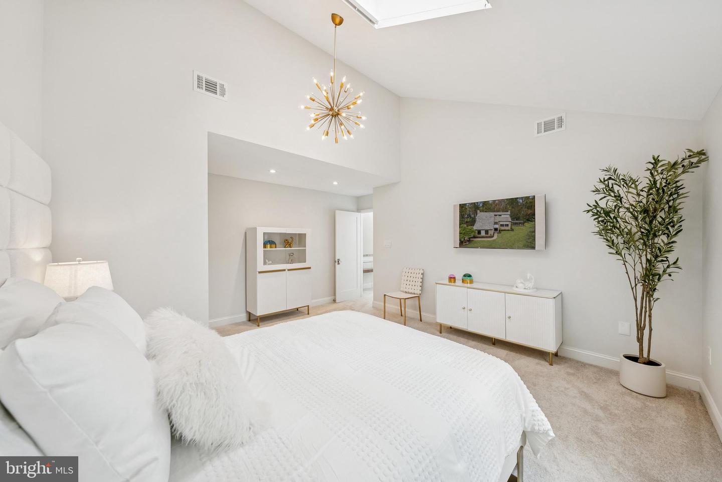 11000 OAKTON WOODS WAY, OAKTON, Virginia 22124, 4 Bedrooms Bedrooms, ,3 BathroomsBathrooms,Residential,For sale,11000 OAKTON WOODS WAY,VAFX2276392 MLS # VAFX2276392 11000 OAKTON WOODS WAY, OAKTON, Virginia 22124, 4 Bedrooms Bedrooms, ,3 BathroomsBathrooms,Residential,For sale,11000 OAKTON WOODS WAY,VAFX2276392 MLS # VAFX2276392