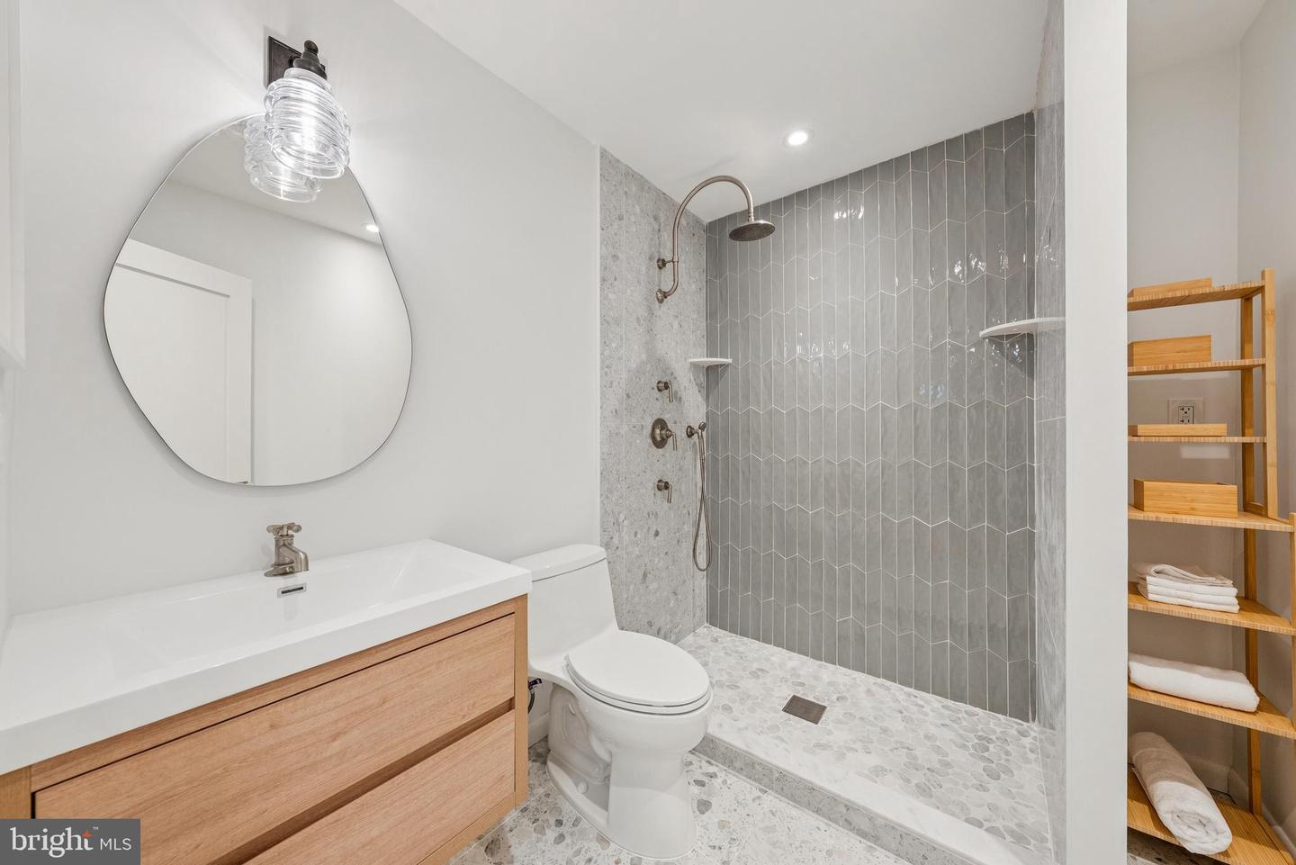 11000 OAKTON WOODS WAY, OAKTON, Virginia 22124, 4 Bedrooms Bedrooms, ,3 BathroomsBathrooms,Residential,For sale,11000 OAKTON WOODS WAY,VAFX2276392 MLS # VAFX2276392 11000 OAKTON WOODS WAY, OAKTON, Virginia 22124, 4 Bedrooms Bedrooms, ,3 BathroomsBathrooms,Residential,For sale,11000 OAKTON WOODS WAY,VAFX2276392 MLS # VAFX2276392