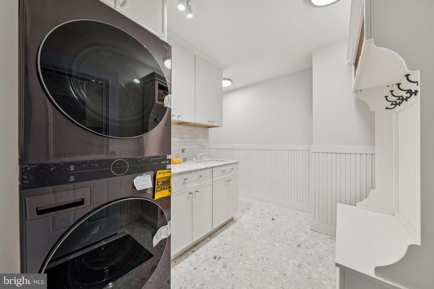 11000 OAKTON WOODS WAY, OAKTON, Virginia 22124, 4 Bedrooms Bedrooms, ,3 BathroomsBathrooms,Residential,For sale,11000 OAKTON WOODS WAY,VAFX2276392 MLS # VAFX2276392 11000 OAKTON WOODS WAY, OAKTON, Virginia 22124, 4 Bedrooms Bedrooms, ,3 BathroomsBathrooms,Residential,For sale,11000 OAKTON WOODS WAY,VAFX2276392 MLS # VAFX2276392