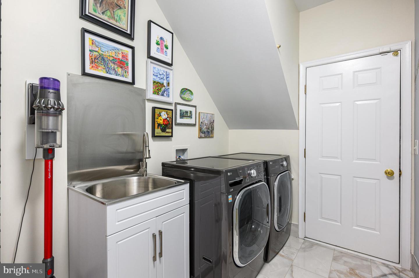 43623 LONDON WAY, ASHBURN, Virginia 20147, 5 Bedrooms Bedrooms, ,4 BathroomsBathrooms,Residential,For sale,43623 LONDON WAY,VALO2095046 MLS # VALO2095046 43623 LONDON WAY, ASHBURN, Virginia 20147, 5 Bedrooms Bedrooms, ,4 BathroomsBathrooms,Residential,For sale,43623 LONDON WAY,VALO2095046 MLS # VALO2095046