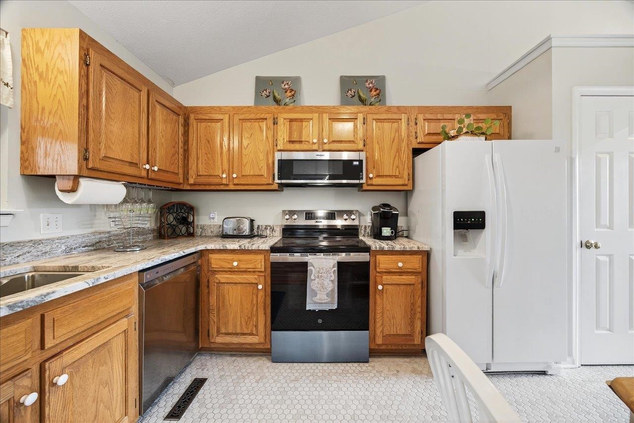 4 ASHLEIGH DR, WAYNESBORO, Virginia 22980, 2 Bedrooms Bedrooms, ,2 BathroomsBathrooms,Residential,4 ASHLEIGH DR,668123 MLS # 668123