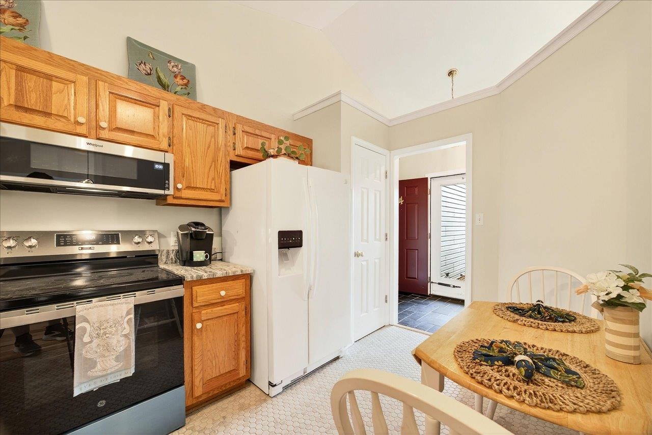 4 ASHLEIGH DR, WAYNESBORO, Virginia 22980, 2 Bedrooms Bedrooms, ,2 BathroomsBathrooms,Residential,4 ASHLEIGH DR,668123 MLS # 668123