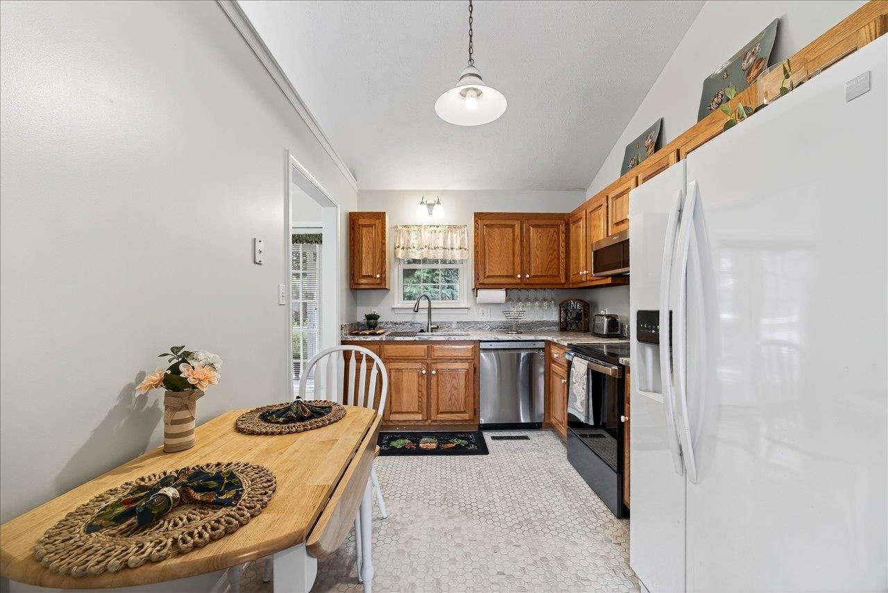 4 ASHLEIGH DR, WAYNESBORO, Virginia 22980, 2 Bedrooms Bedrooms, ,2 BathroomsBathrooms,Residential,4 ASHLEIGH DR,668123 MLS # 668123