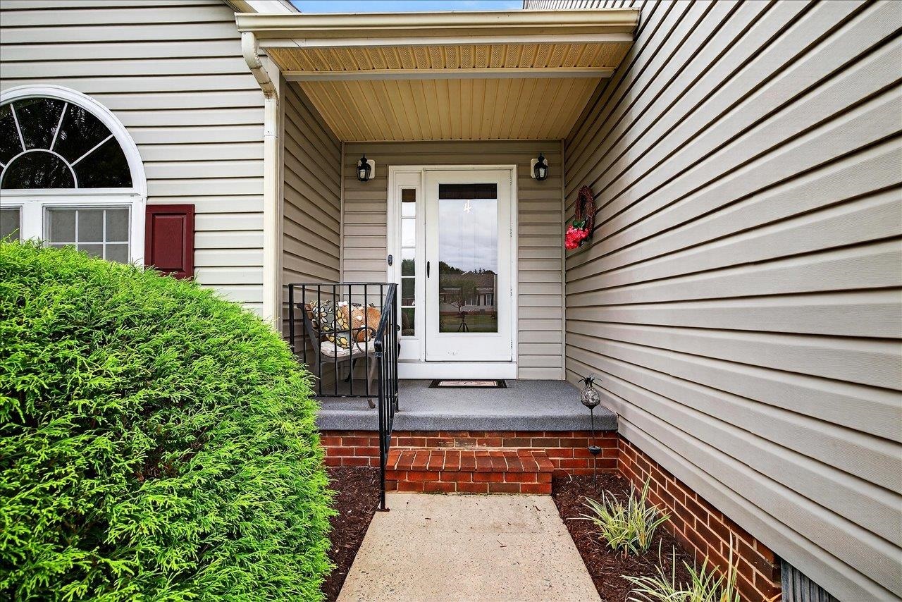 4 ASHLEIGH DR, WAYNESBORO, Virginia 22980, 2 Bedrooms Bedrooms, ,2 BathroomsBathrooms,Residential,4 ASHLEIGH DR,668123 MLS # 668123