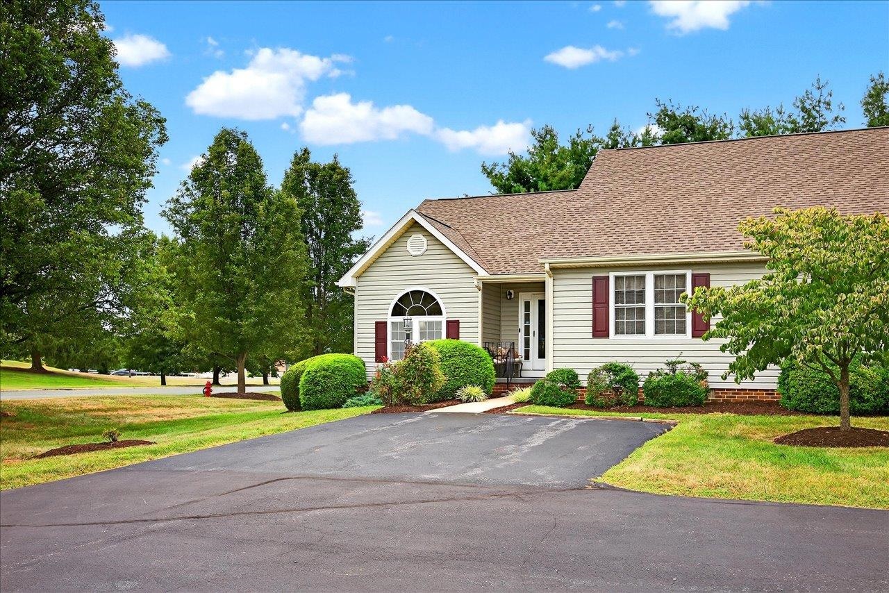 4 ASHLEIGH DR, WAYNESBORO, Virginia 22980, 2 Bedrooms Bedrooms, ,2 BathroomsBathrooms,Residential,4 ASHLEIGH DR,668123 MLS # 668123