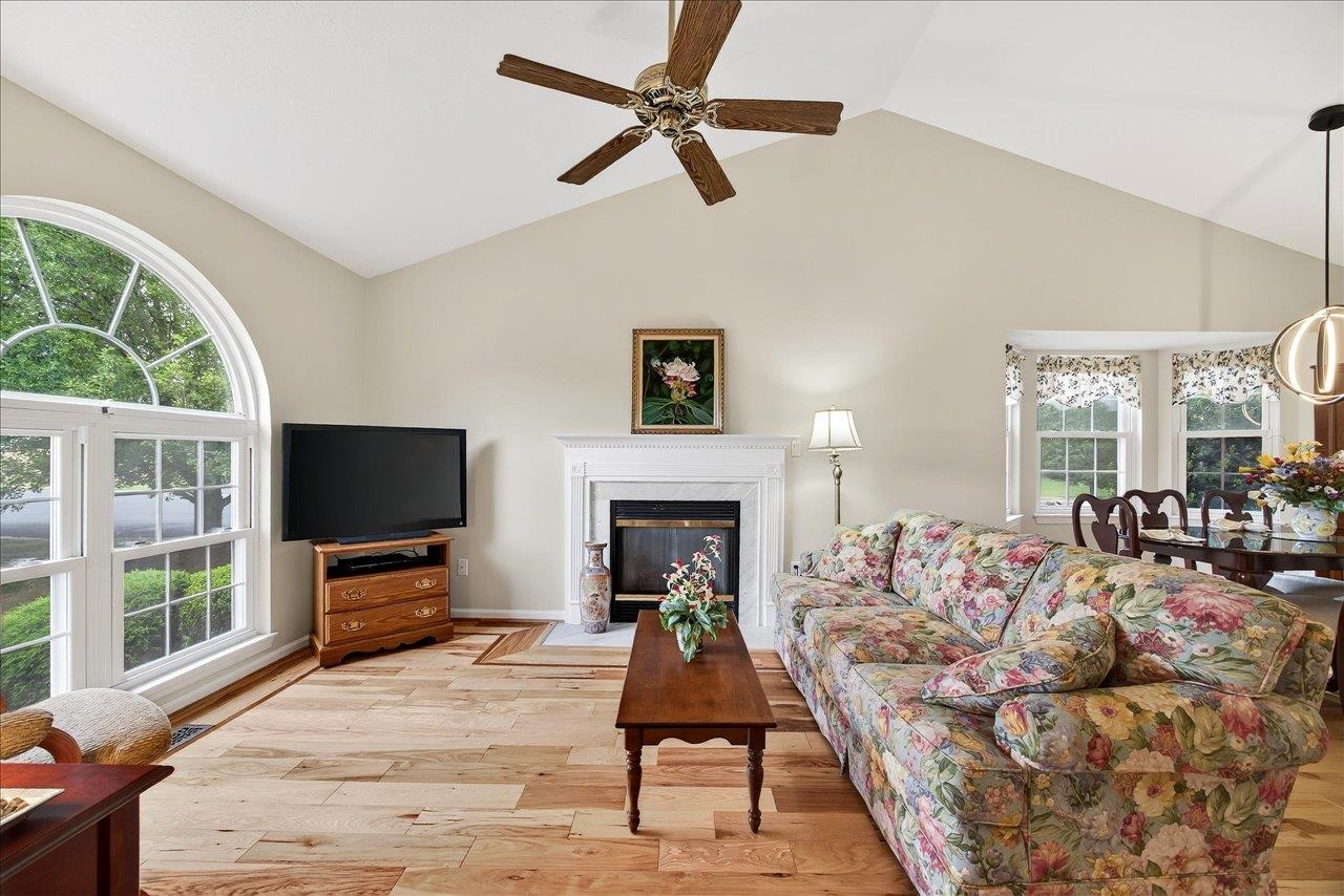 4 ASHLEIGH DR, WAYNESBORO, Virginia 22980, 2 Bedrooms Bedrooms, ,2 BathroomsBathrooms,Residential,4 ASHLEIGH DR,668123 MLS # 668123