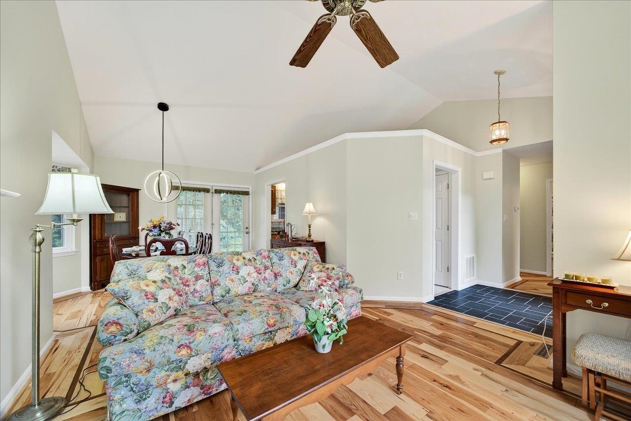 4 ASHLEIGH DR, WAYNESBORO, Virginia 22980, 2 Bedrooms Bedrooms, ,2 BathroomsBathrooms,Residential,4 ASHLEIGH DR,668123 MLS # 668123