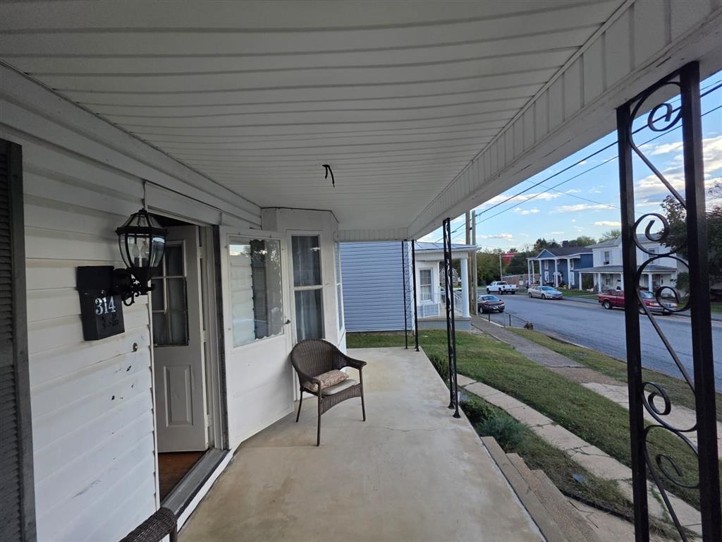 314 3RD ST, SHENANDOAH, Virginia 22849, 3 Bedrooms Bedrooms, ,1 BathroomBathrooms,Residential,314 3RD ST,670578 MLS # 670578