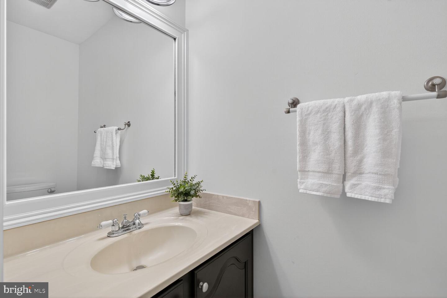 10172 TURNBERRY PL, OAKTON, Virginia 22124, 3 Bedrooms Bedrooms, ,2 BathroomsBathrooms,Residential,For sale,10172 TURNBERRY PL,VAFX2263592 MLS # VAFX2263592 10172 TURNBERRY PL, OAKTON, Virginia 22124, 3 Bedrooms Bedrooms, ,2 BathroomsBathrooms,Residential,For sale,10172 TURNBERRY PL,VAFX2263592 MLS # VAFX2263592