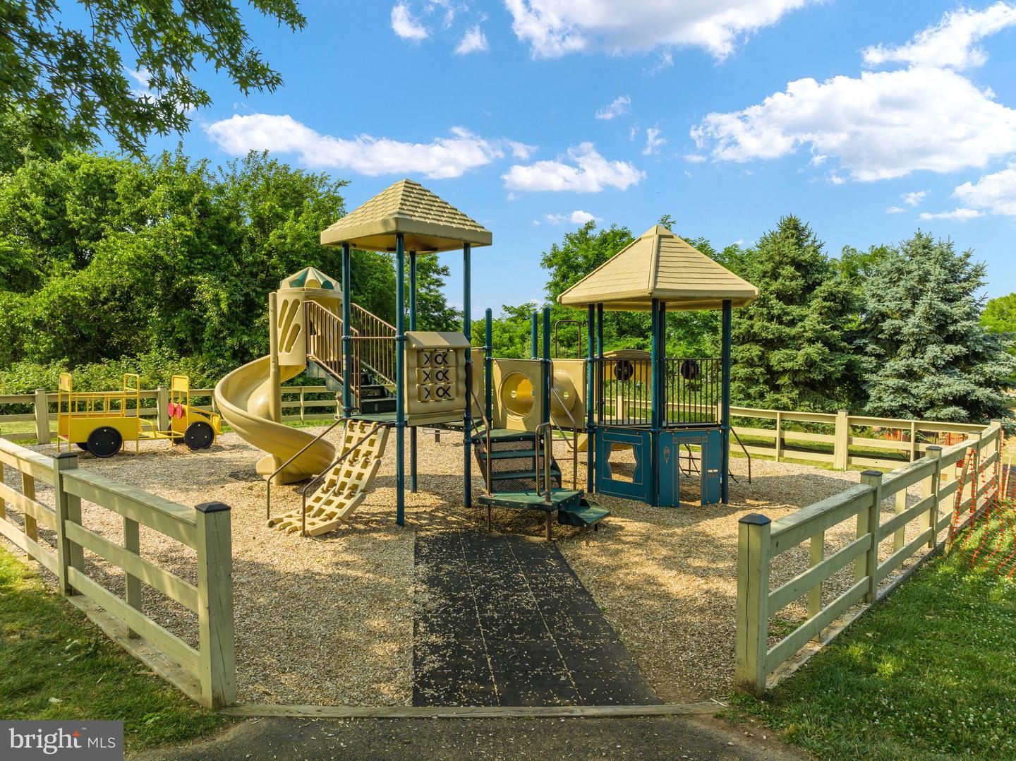 417 OLD WATERFORD RD NW, LEESBURG, Virginia 20176, 6 Bedrooms Bedrooms, ,3 BathroomsBathrooms,Residential,For sale,417 OLD WATERFORD RD NW,VALO2107304 MLS # VALO2107304