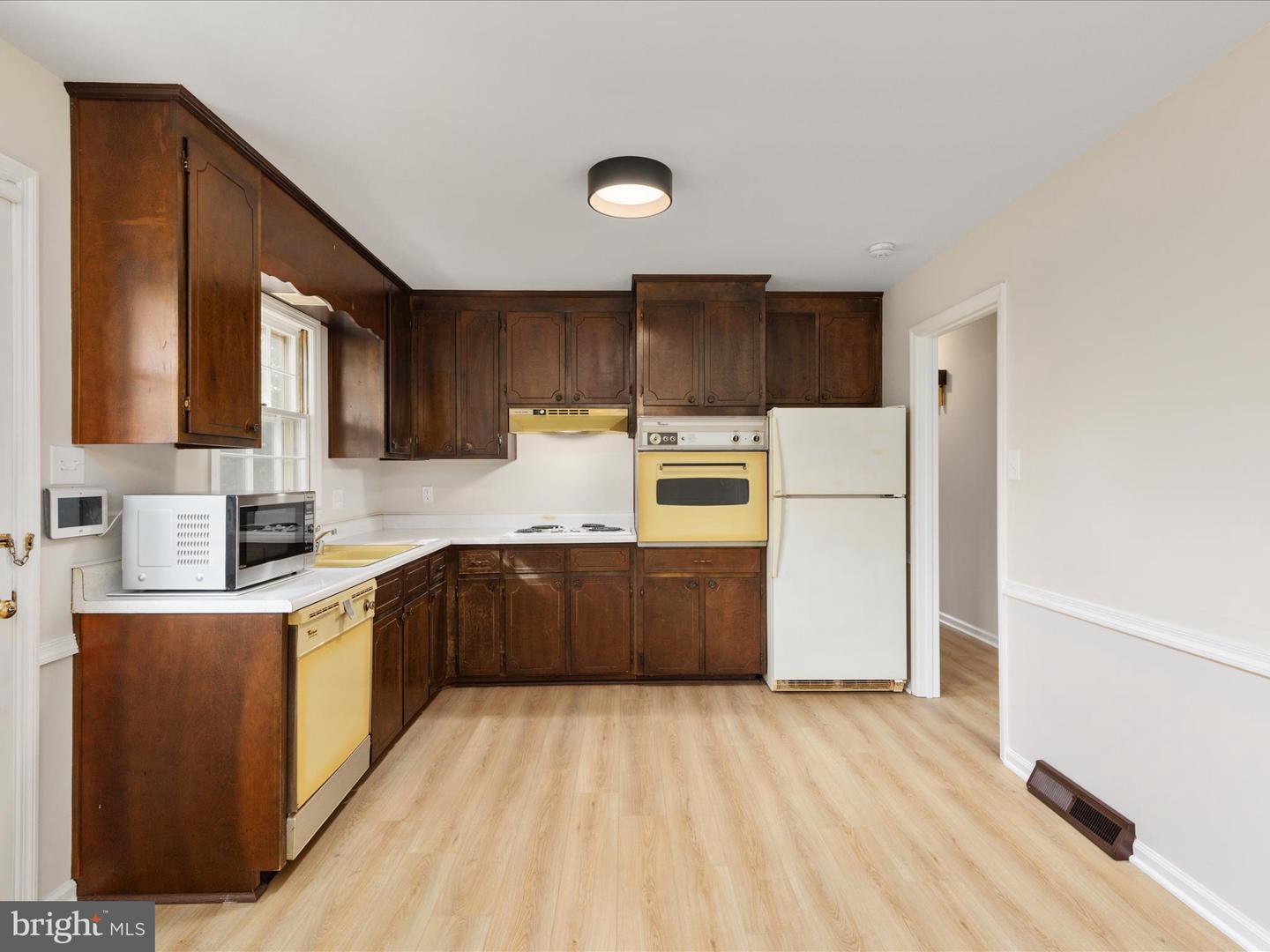 417 OLD WATERFORD RD NW, LEESBURG, Virginia 20176, 6 Bedrooms Bedrooms, ,3 BathroomsBathrooms,Residential,For sale,417 OLD WATERFORD RD NW,VALO2107304 MLS # VALO2107304