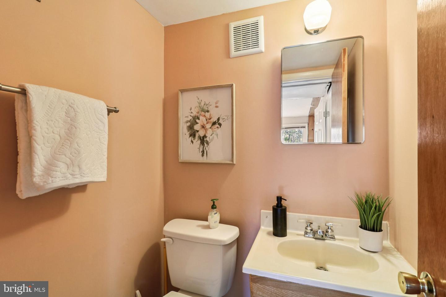 2638 BOWLING GREEN DR, VIENNA, Virginia 22180, 4 Bedrooms Bedrooms, ,2 BathroomsBathrooms,Residential,For sale,2638 BOWLING GREEN DR,VAFX2268866 MLS # VAFX2268866