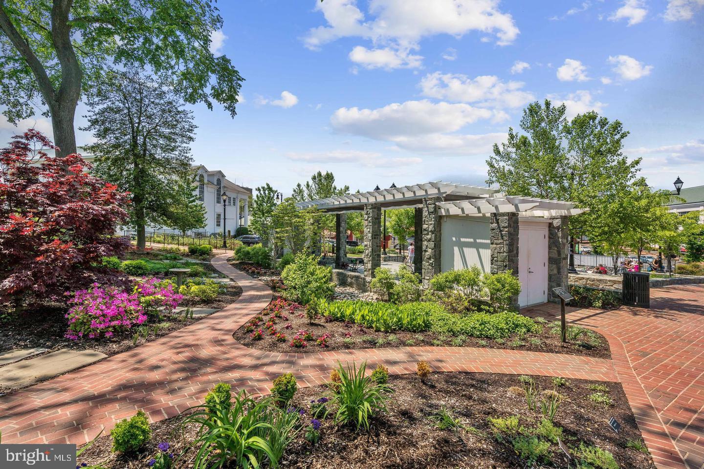 10087 DANIELS RUN WAY, FAIRFAX, Virginia 22030, 4 Bedrooms Bedrooms, ,3 BathroomsBathrooms,Residential,For sale,10087 DANIELS RUN WAY,VAFC2007094 MLS # VAFC2007094