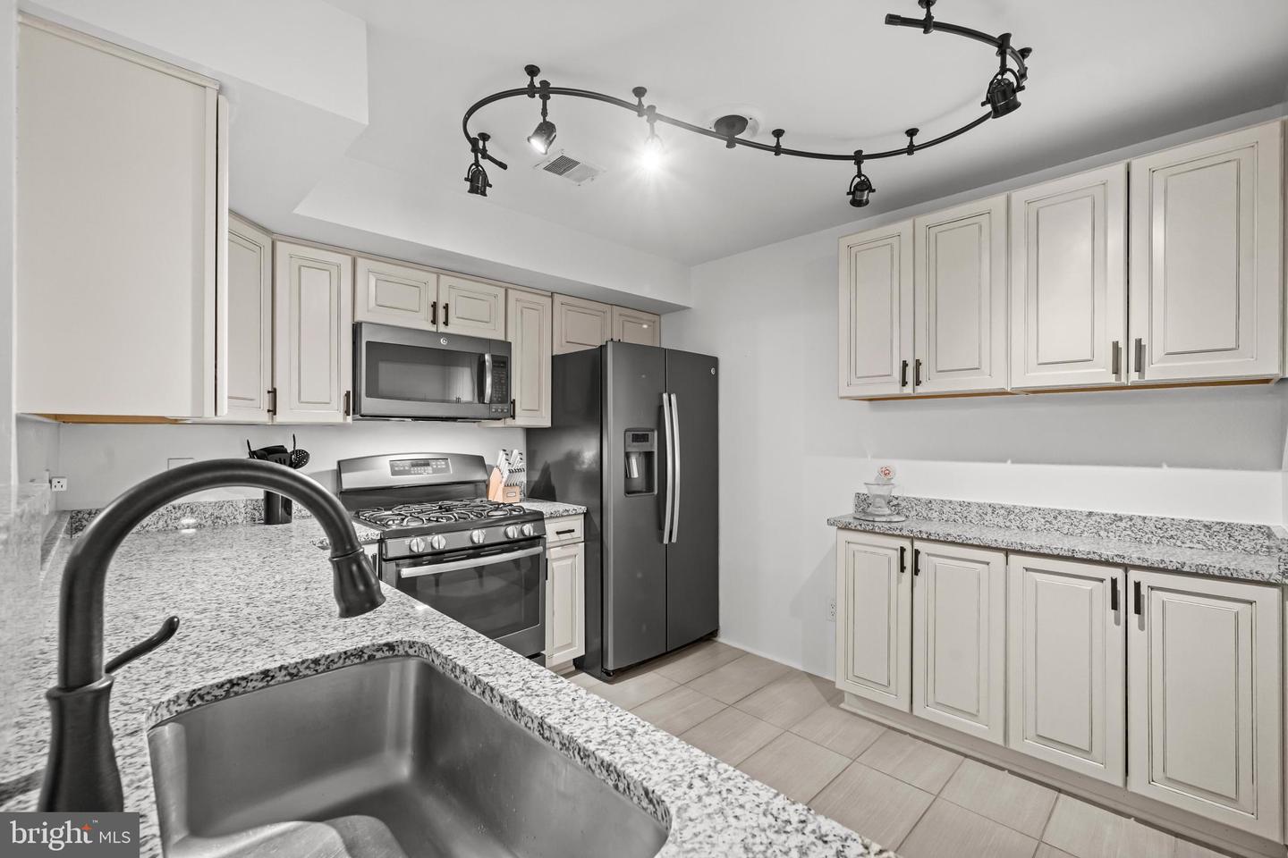 12229 FAIRFIELD HOUSE DR #206, FAIRFAX, Virginia 22033, 2 Bedrooms Bedrooms, ,2 BathroomsBathrooms,Residential,For sale,12229 FAIRFIELD HOUSE DR #206,VAFX2272290 MLS # VAFX2272290 12229 FAIRFIELD HOUSE DR #206, FAIRFAX, Virginia 22033, 2 Bedrooms Bedrooms, ,2 BathroomsBathrooms,Residential,For sale,12229 FAIRFIELD HOUSE DR #206,VAFX2272290 MLS # VAFX2272290