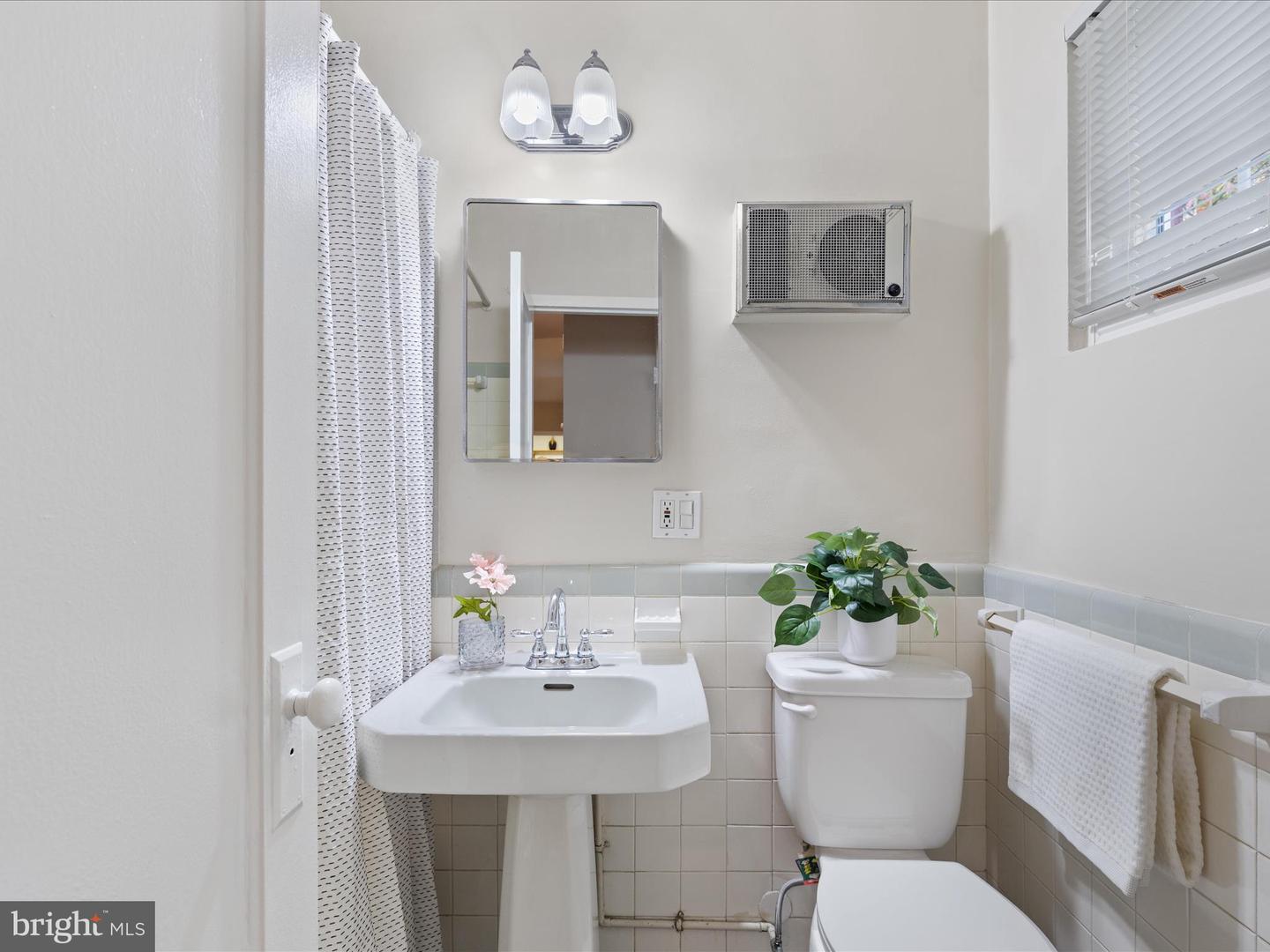 3513 MARTHA CUSTIS DR, ALEXANDRIA, Virginia 22302, 1 Bedroom Bedrooms, ,1 BathroomBathrooms,Residential,For sale,3513 MARTHA CUSTIS DR,VAAX2050518 MLS # VAAX2050518 3513 MARTHA CUSTIS DR, ALEXANDRIA, Virginia 22302, 1 Bedroom Bedrooms, ,1 BathroomBathrooms,Residential,For sale,3513 MARTHA CUSTIS DR,VAAX2050518 MLS # VAAX2050518