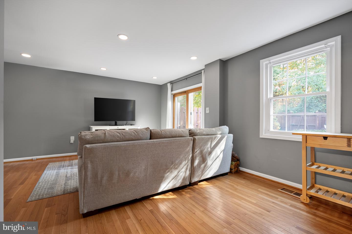 9909 LAKEPOINTE DR, BURKE, Virginia 22015, 3 Bedrooms Bedrooms, ,2 BathroomsBathrooms,Residential,For sale,9909 LAKEPOINTE DR,VAFX2273178 MLS # VAFX2273178 9909 LAKEPOINTE DR, BURKE, Virginia 22015, 3 Bedrooms Bedrooms, ,2 BathroomsBathrooms,Residential,For sale,9909 LAKEPOINTE DR,VAFX2273178 MLS # VAFX2273178