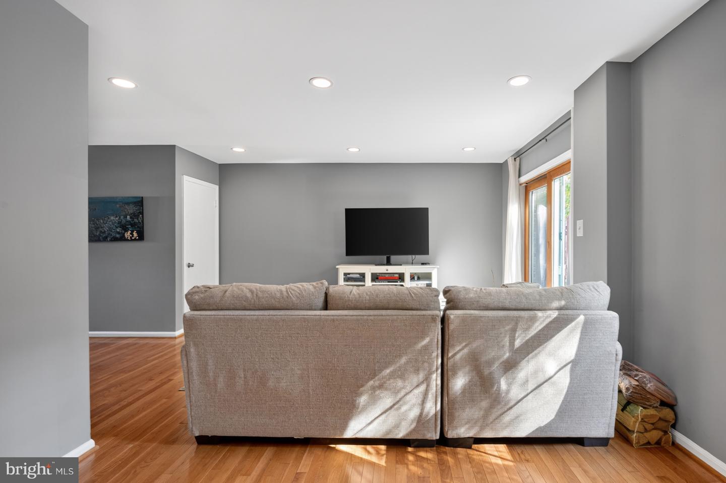 9909 LAKEPOINTE DR, BURKE, Virginia 22015, 3 Bedrooms Bedrooms, ,2 BathroomsBathrooms,Residential,For sale,9909 LAKEPOINTE DR,VAFX2273178 MLS # VAFX2273178 9909 LAKEPOINTE DR, BURKE, Virginia 22015, 3 Bedrooms Bedrooms, ,2 BathroomsBathrooms,Residential,For sale,9909 LAKEPOINTE DR,VAFX2273178 MLS # VAFX2273178