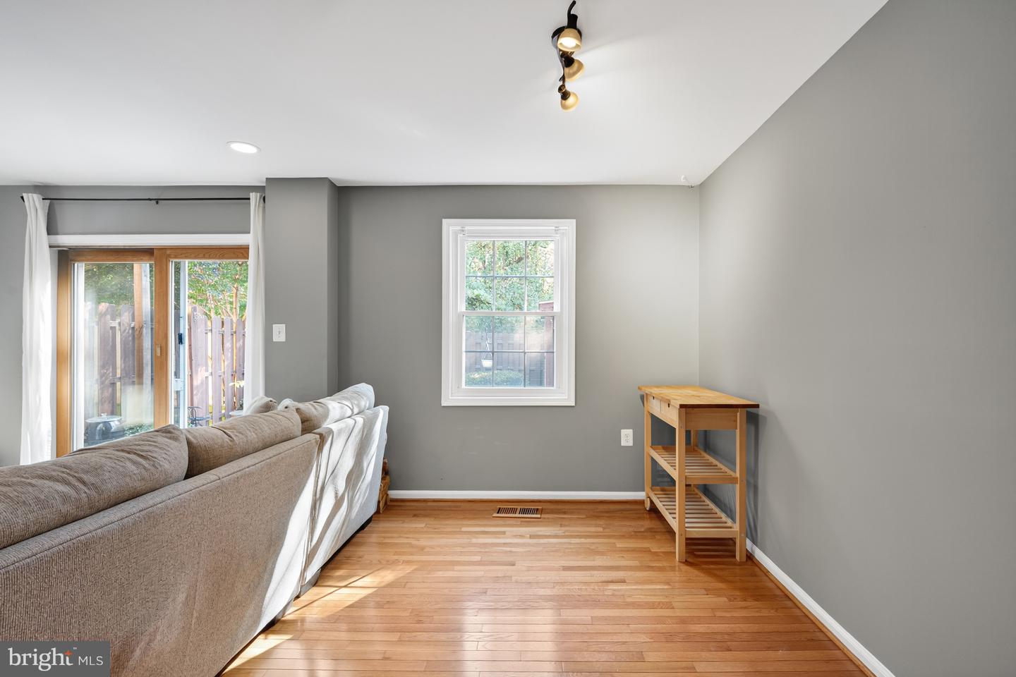 9909 LAKEPOINTE DR, BURKE, Virginia 22015, 3 Bedrooms Bedrooms, ,2 BathroomsBathrooms,Residential,For sale,9909 LAKEPOINTE DR,VAFX2273178 MLS # VAFX2273178 9909 LAKEPOINTE DR, BURKE, Virginia 22015, 3 Bedrooms Bedrooms, ,2 BathroomsBathrooms,Residential,For sale,9909 LAKEPOINTE DR,VAFX2273178 MLS # VAFX2273178