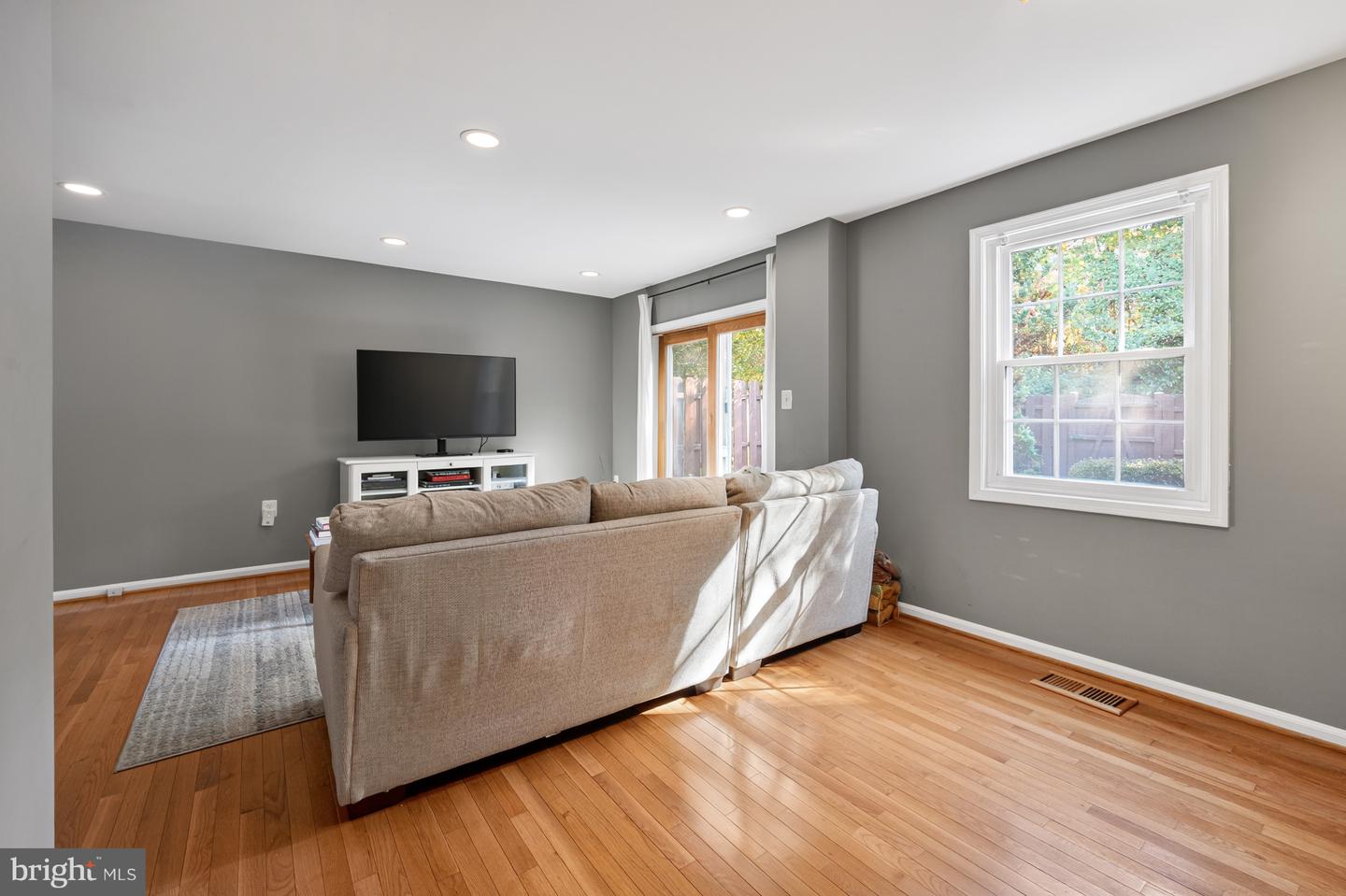 9909 LAKEPOINTE DR, BURKE, Virginia 22015, 3 Bedrooms Bedrooms, ,2 BathroomsBathrooms,Residential,For sale,9909 LAKEPOINTE DR,VAFX2273178 MLS # VAFX2273178 9909 LAKEPOINTE DR, BURKE, Virginia 22015, 3 Bedrooms Bedrooms, ,2 BathroomsBathrooms,Residential,For sale,9909 LAKEPOINTE DR,VAFX2273178 MLS # VAFX2273178