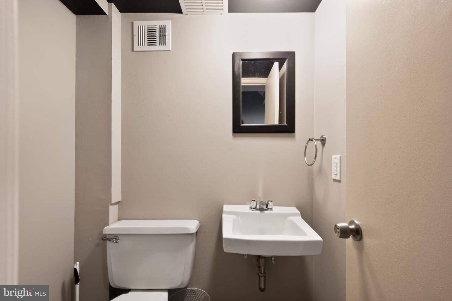 9909 LAKEPOINTE DR, BURKE, Virginia 22015, 3 Bedrooms Bedrooms, ,2 BathroomsBathrooms,Residential,For sale,9909 LAKEPOINTE DR,VAFX2273178 MLS # VAFX2273178 9909 LAKEPOINTE DR, BURKE, Virginia 22015, 3 Bedrooms Bedrooms, ,2 BathroomsBathrooms,Residential,For sale,9909 LAKEPOINTE DR,VAFX2273178 MLS # VAFX2273178