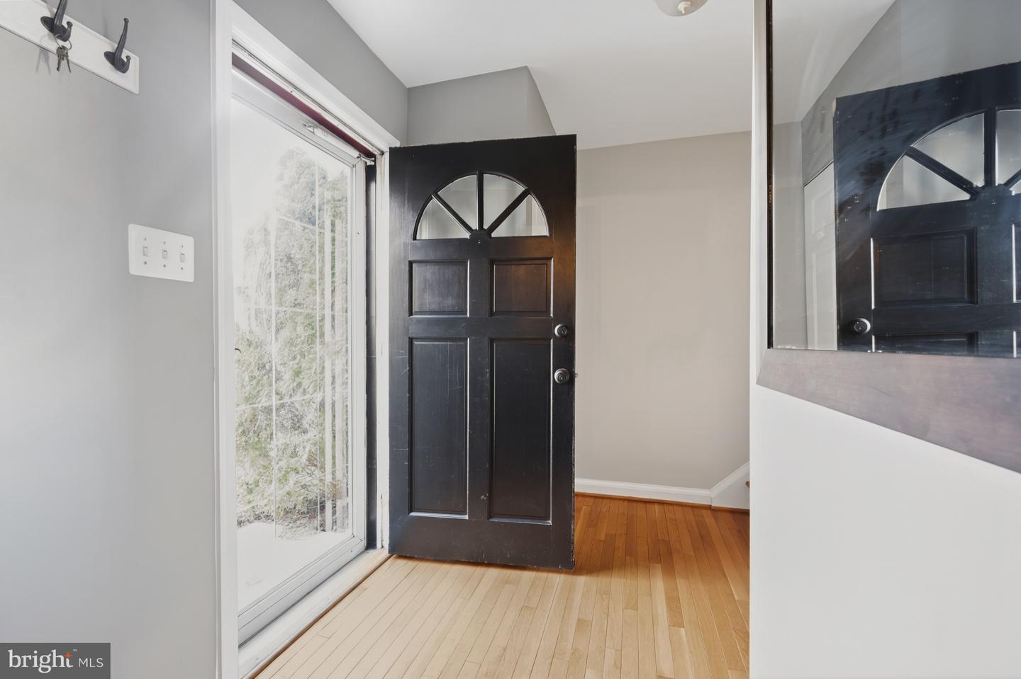 9909 LAKEPOINTE DR, BURKE, Virginia 22015, 3 Bedrooms Bedrooms, ,2 BathroomsBathrooms,Residential,For sale,9909 LAKEPOINTE DR,VAFX2273178 MLS # VAFX2273178 9909 LAKEPOINTE DR, BURKE, Virginia 22015, 3 Bedrooms Bedrooms, ,2 BathroomsBathrooms,Residential,For sale,9909 LAKEPOINTE DR,VAFX2273178 MLS # VAFX2273178