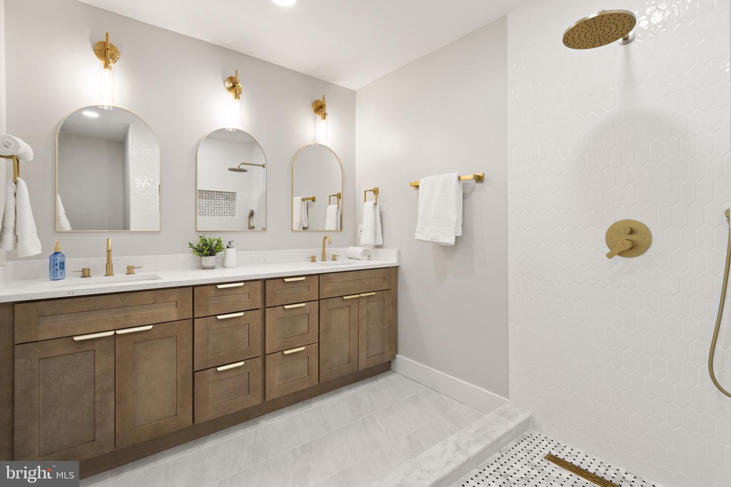 3920 12TH ST S, ARLINGTON, Virginia 22204, 3 Bedrooms Bedrooms, ,3 BathroomsBathrooms,Residential,For sale,3920 12TH ST S,VAAR2064796 MLS # VAAR2064796 3920 12TH ST S, ARLINGTON, Virginia 22204, 3 Bedrooms Bedrooms, ,3 BathroomsBathrooms,Residential,For sale,3920 12TH ST S,VAAR2064796 MLS # VAAR2064796