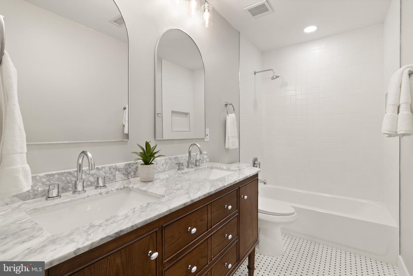 3920 12TH ST S, ARLINGTON, Virginia 22204, 3 Bedrooms Bedrooms, ,3 BathroomsBathrooms,Residential,For sale,3920 12TH ST S,VAAR2064796 MLS # VAAR2064796 3920 12TH ST S, ARLINGTON, Virginia 22204, 3 Bedrooms Bedrooms, ,3 BathroomsBathrooms,Residential,For sale,3920 12TH ST S,VAAR2064796 MLS # VAAR2064796