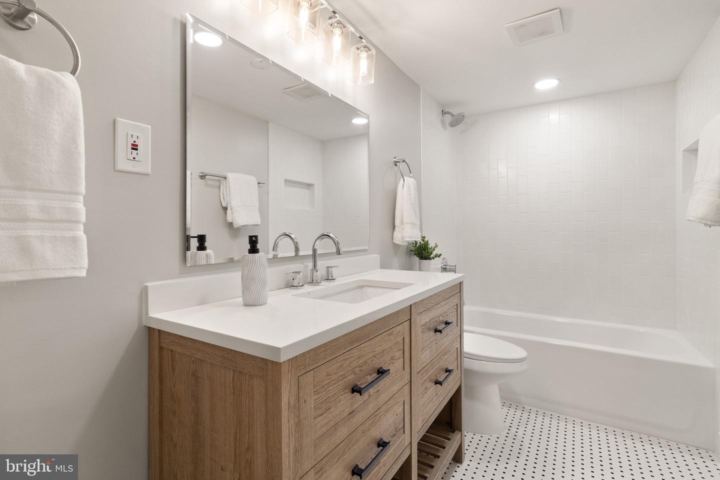 3920 12TH ST S, ARLINGTON, Virginia 22204, 3 Bedrooms Bedrooms, ,3 BathroomsBathrooms,Residential,For sale,3920 12TH ST S,VAAR2064796 MLS # VAAR2064796 3920 12TH ST S, ARLINGTON, Virginia 22204, 3 Bedrooms Bedrooms, ,3 BathroomsBathrooms,Residential,For sale,3920 12TH ST S,VAAR2064796 MLS # VAAR2064796