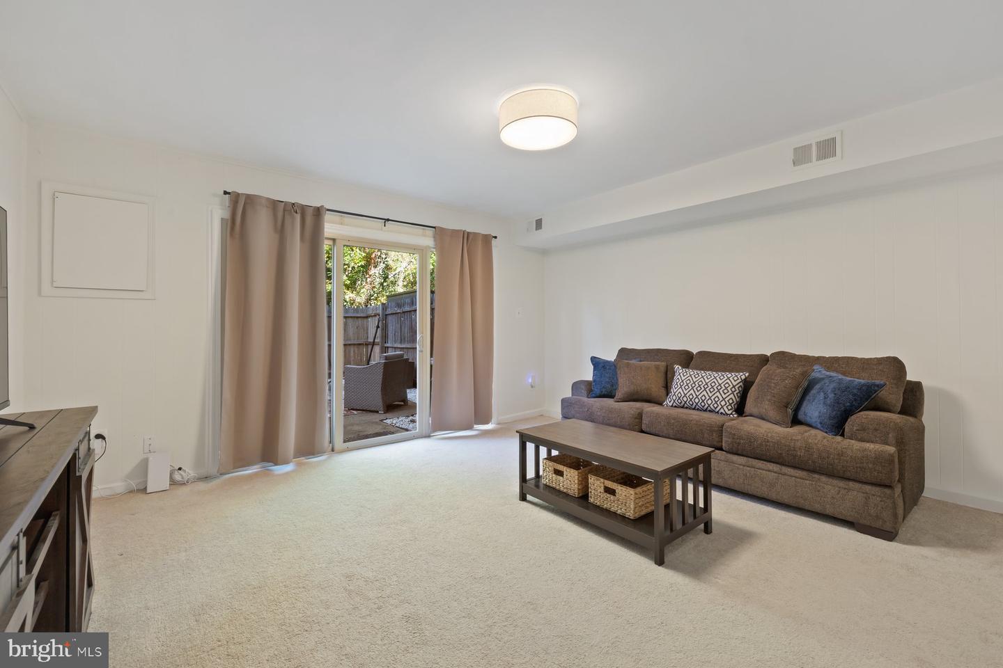 5816 TORINGTON DR #860, SPRINGFIELD, Virginia 22152, 2 Bedrooms Bedrooms, ,1 BathroomBathrooms,Residential,For sale,5816 TORINGTON DR #860,VAFX2274368 MLS # VAFX2274368