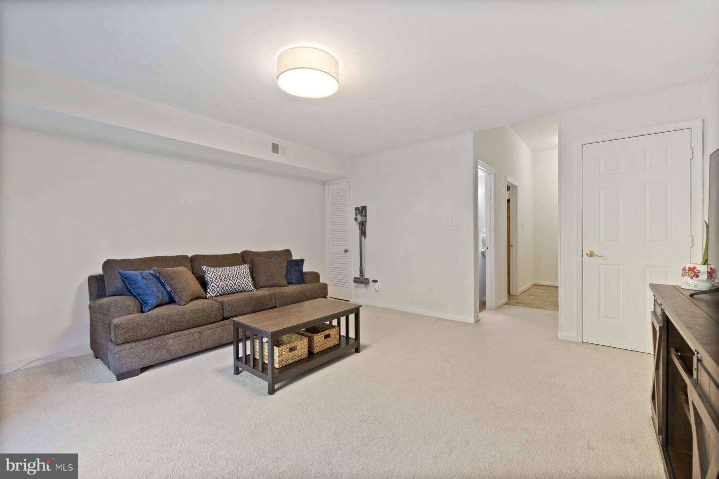 5816 TORINGTON DR #860, SPRINGFIELD, Virginia 22152, 2 Bedrooms Bedrooms, ,1 BathroomBathrooms,Residential,For sale,5816 TORINGTON DR #860,VAFX2274368 MLS # VAFX2274368