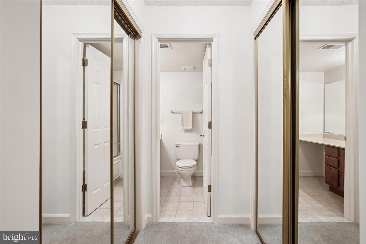 3800 RIDGE KNOLL CT #2, FAIRFAX, Virginia 22033, 2 Bedrooms Bedrooms, ,2 BathroomsBathrooms,Residential,For sale,3800 RIDGE KNOLL CT #2,VAFX2274370 MLS # VAFX2274370