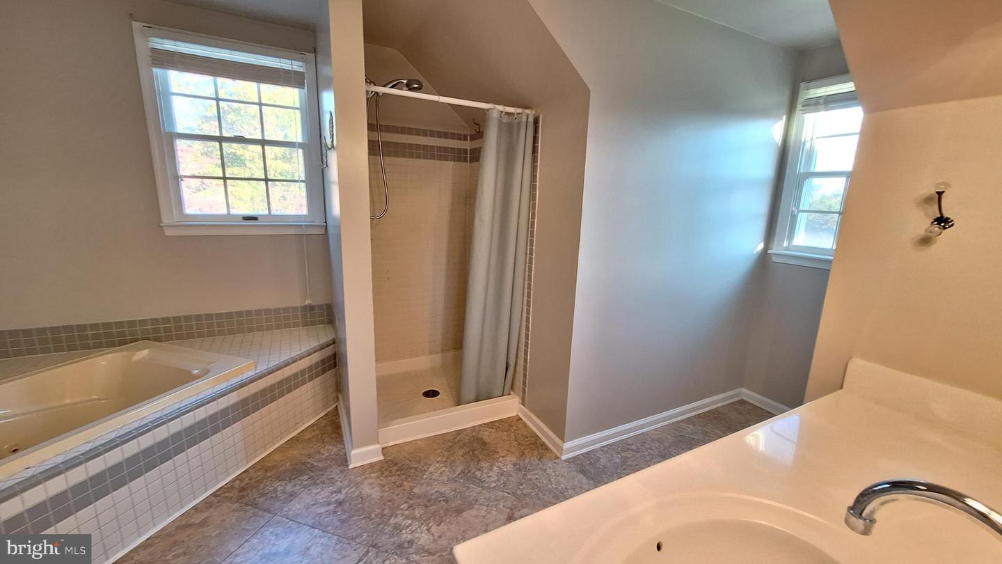 11929 FOLLY LN, LOVETTSVILLE, Virginia 20180, 4 Bedrooms Bedrooms, 14 Rooms Rooms,2 BathroomsBathrooms,Residential,For sale,11929 FOLLY LN,VALO2108946 MLS # VALO2108946