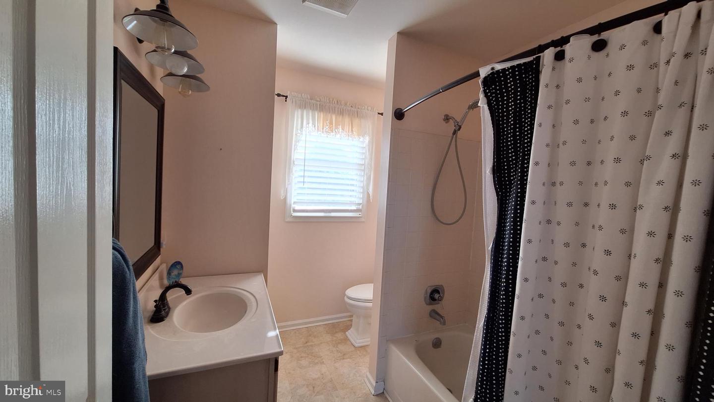 11929 FOLLY LN, LOVETTSVILLE, Virginia 20180, 4 Bedrooms Bedrooms, 14 Rooms Rooms,2 BathroomsBathrooms,Residential,For sale,11929 FOLLY LN,VALO2108946 MLS # VALO2108946